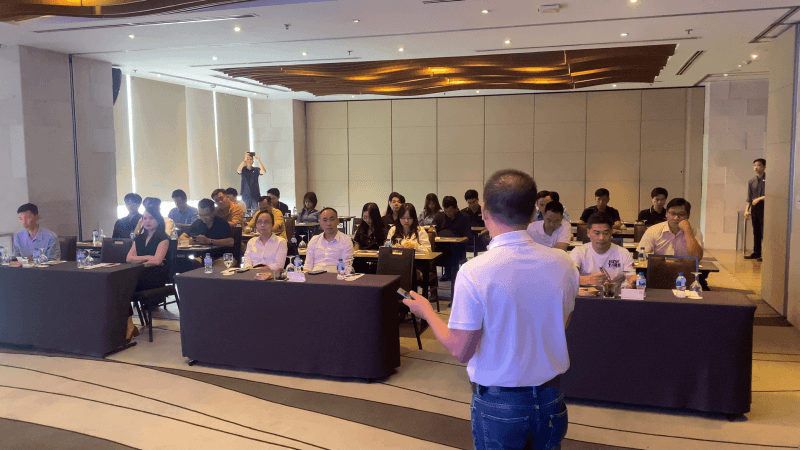 Chuyên gia từ NetApp đang thuyết trình giải pháp