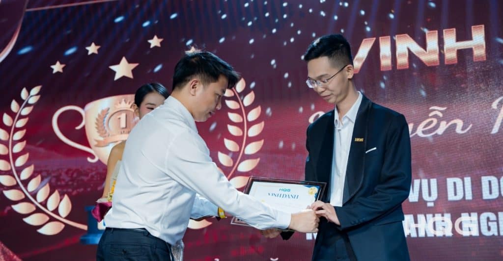 Anh Nguyễn Kim Bình - Đạt giải người trực tiếp phụ trách và quản trị nhiều dự án di dời trung tâm dữ liệu của năm